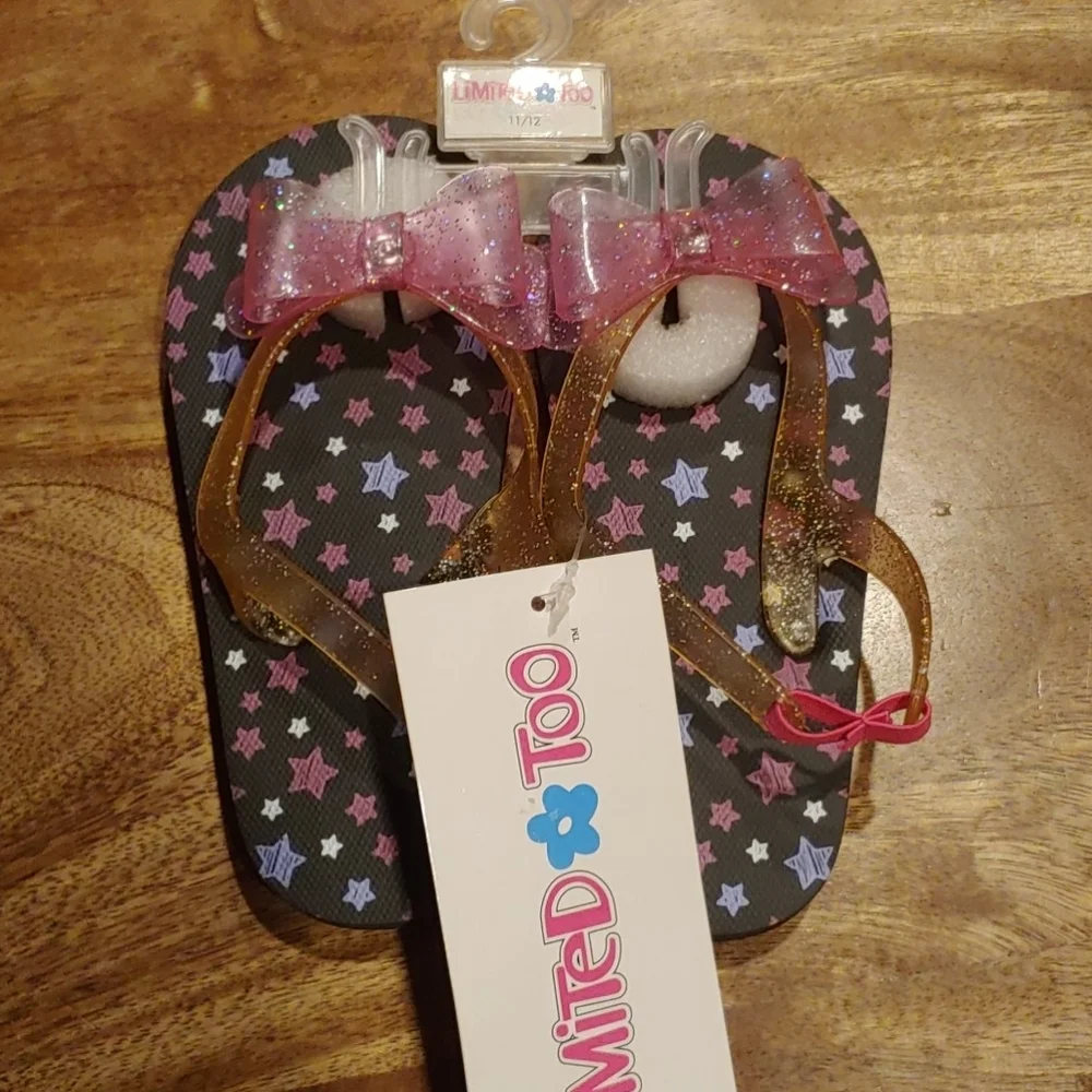 NWT 2/$15 Limited Bows w/ Stars Flip Flops